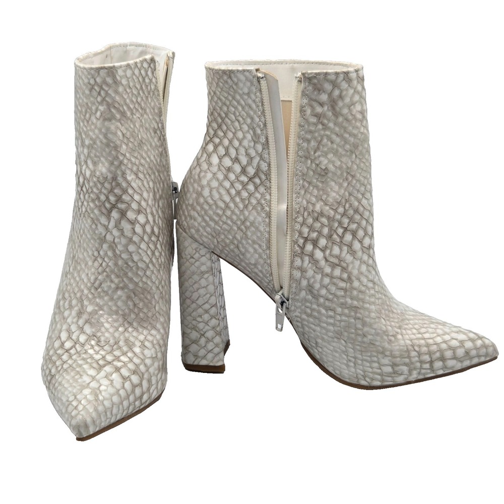 BAMBOO Ankle Boots White Faux Snake Skin Block Heels Pointed Toe Side Zip Sz 5.5